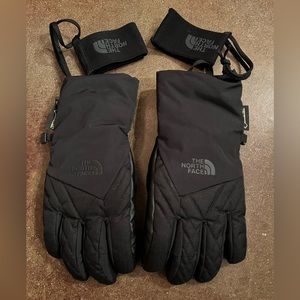 The North Face womens insulated gortex gloves size small
